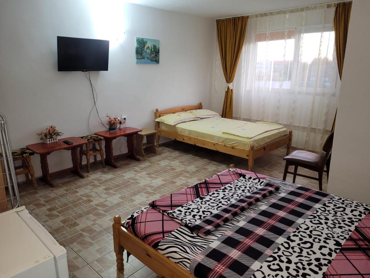 Nord, Plaja Acapulco, Garsoniere Four Studios, Bucatarie Comuna, Baie Proprie, Etaj 4, Fara Lift דירה