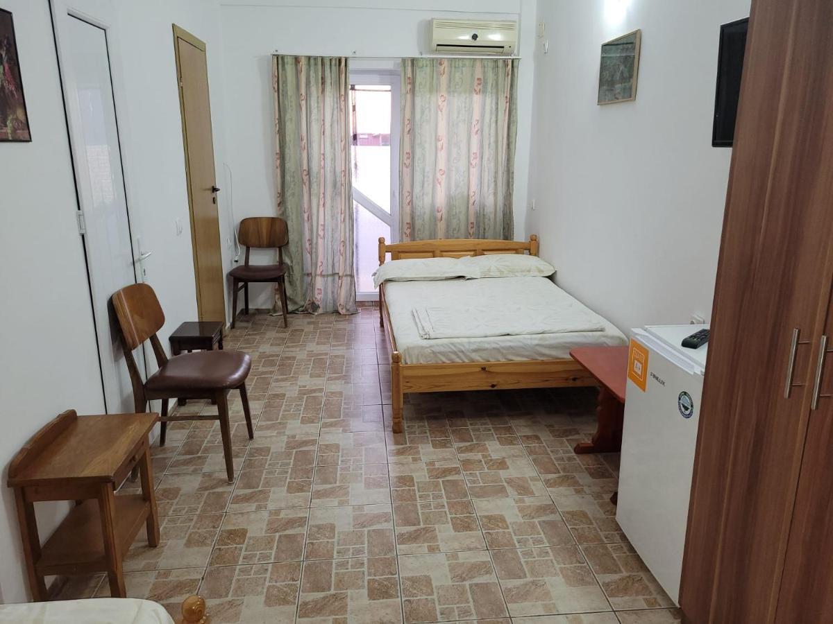 Nord, Plaja Acapulco, Garsoniere Four Studios, Bucatarie Comuna, Baie Proprie, Etaj 4, Fara Lift דירה