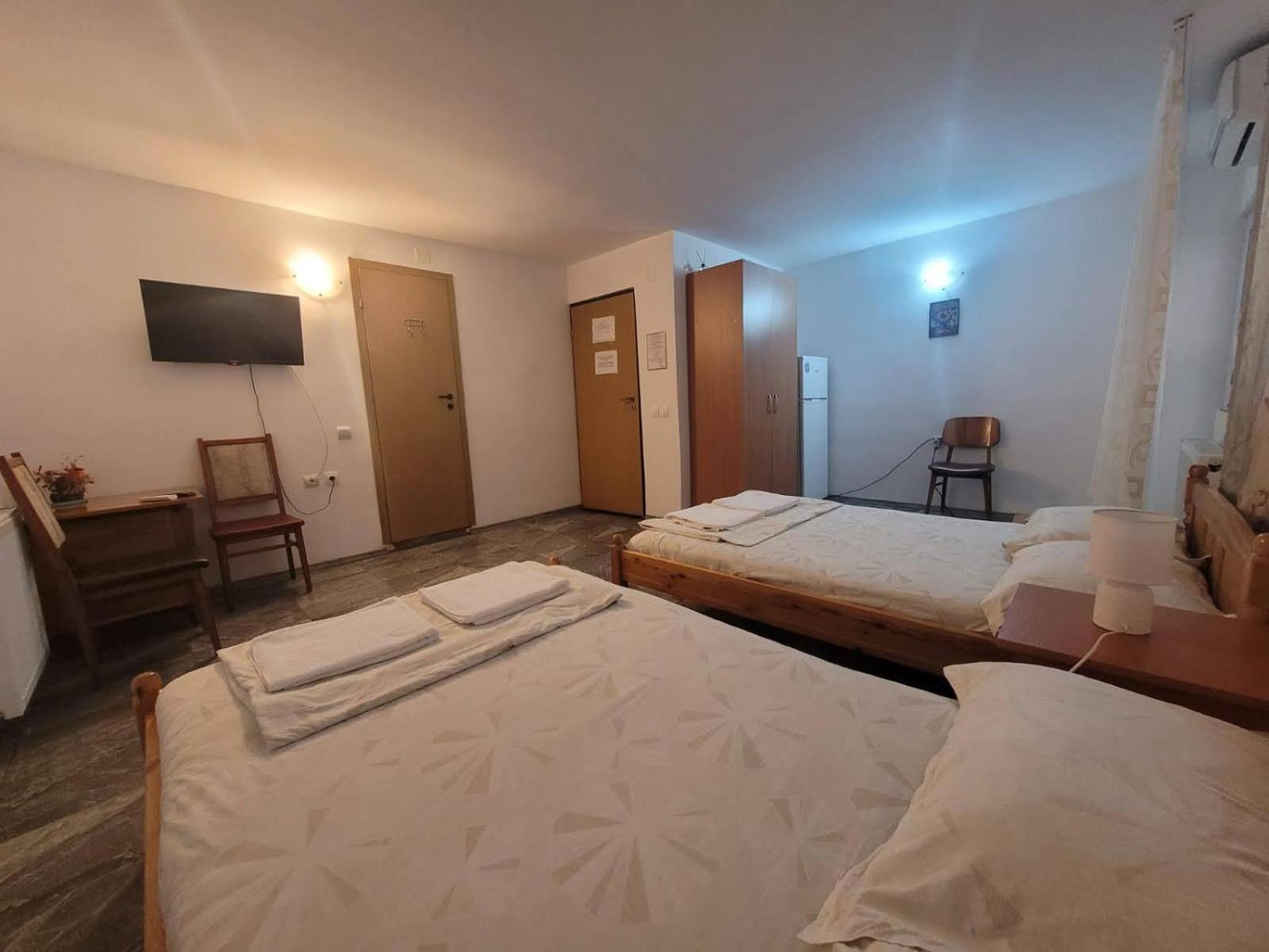 Nord, Plaja Acapulco, Garsoniere Four Studios, Bucatarie Comuna, Baie Proprie, Etaj 4, Fara Lift דירה אפורי נורד