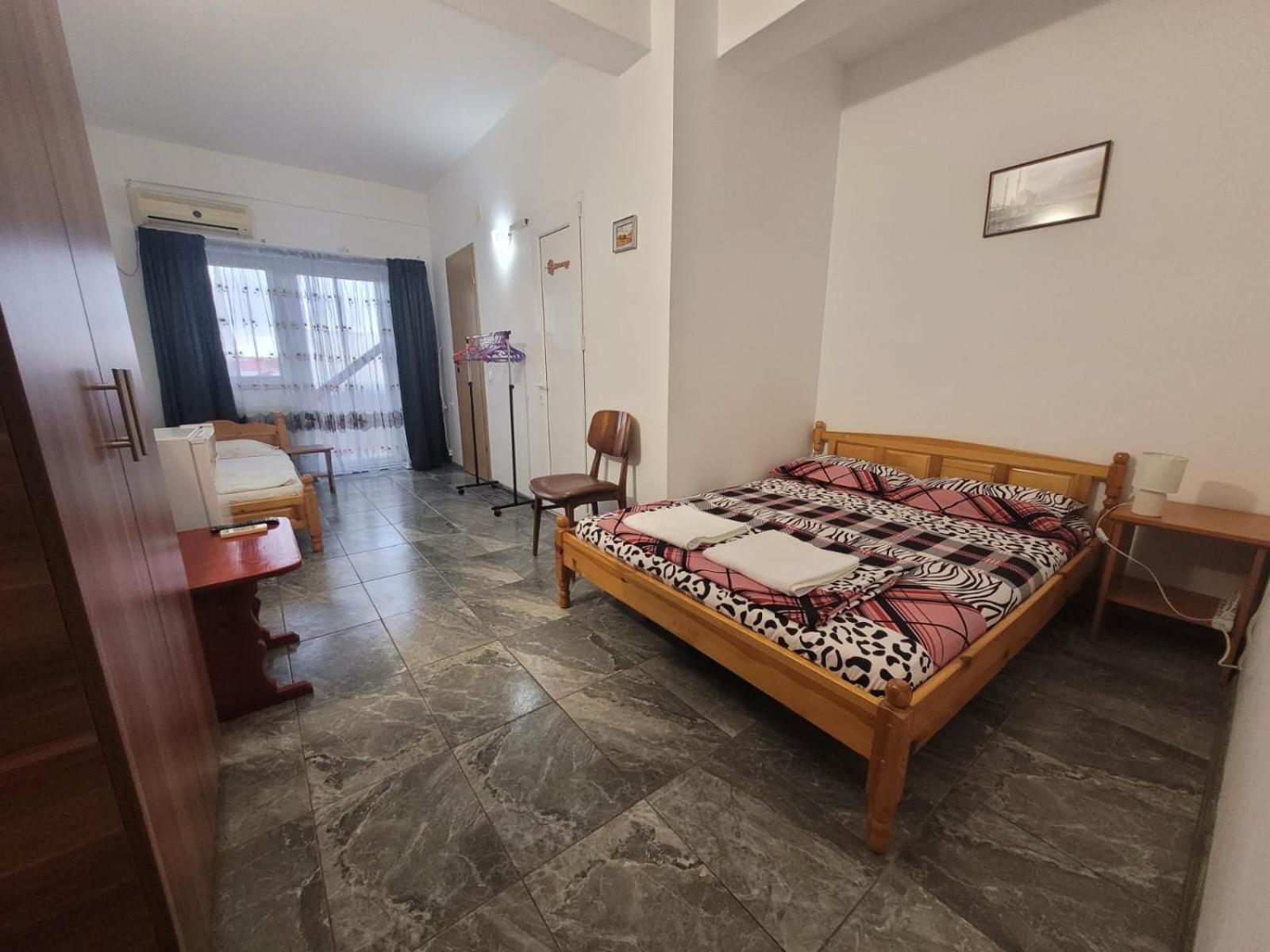 Nord, Plaja Acapulco, Garsoniere Four Studios, Bucatarie Comuna, Baie Proprie, Etaj 4, Fara Lift * אפורי נורד